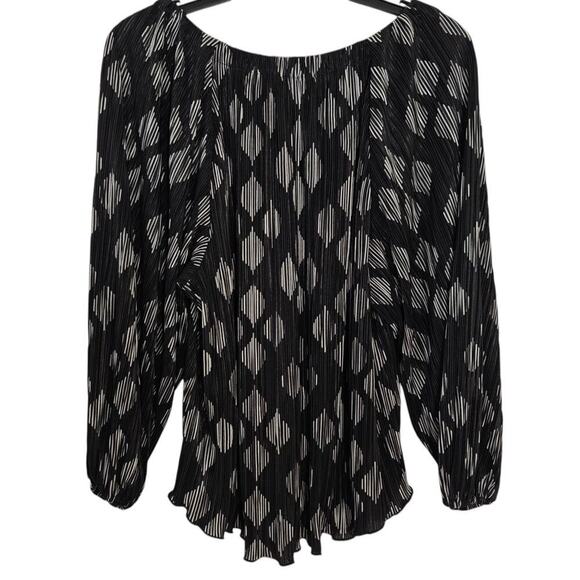 Chico's Diamond Foil Crinkle Tee Size Large / 2 Black White Geometric Plisse Top - Picture 7 of 10